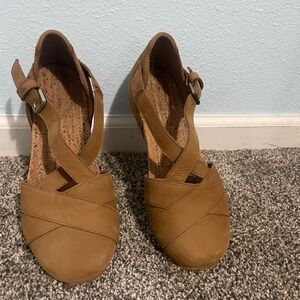 New Teva flats/sandals (closed toe) brown soft leather with cork soles